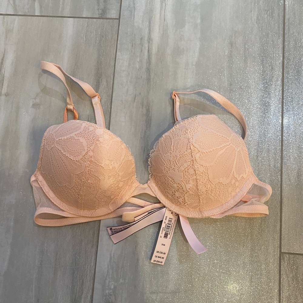 NWT Victoria’s Secret Padded Push-Up Peach Blush Pink Lace Bra, size 34 A